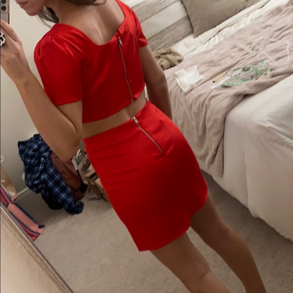 Red hot satin set - Picture 2 of 5